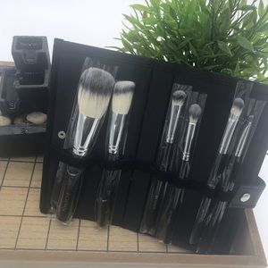 CROWN brush set